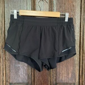 Lululemon Hotty Hot Low-Rise Lined Short 2.5"